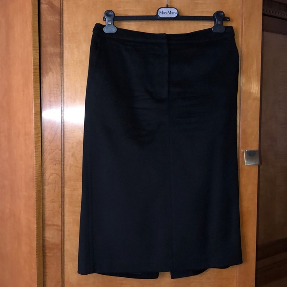 MaxMara Dresses & Skirts - MaxMara black 100% virgin wool skirt